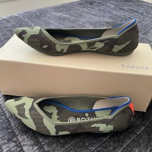 Rothy’s Olive Green Camp Point, Size 9